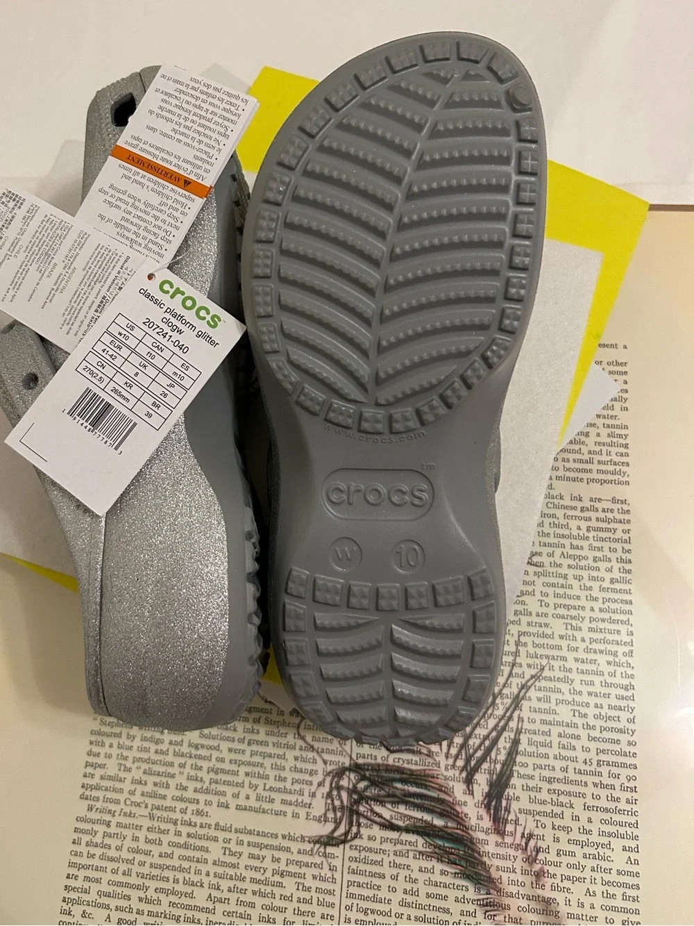 CROCS (NWT) Silver Classic Glitter Platform Shoes - Unisex - Picture 8 of 8